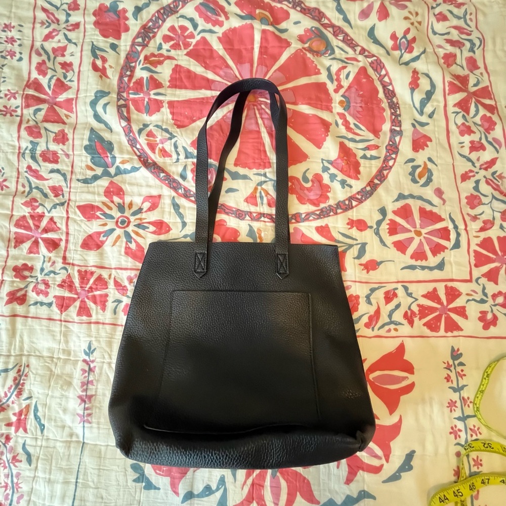 Navy blue bucket tote bag